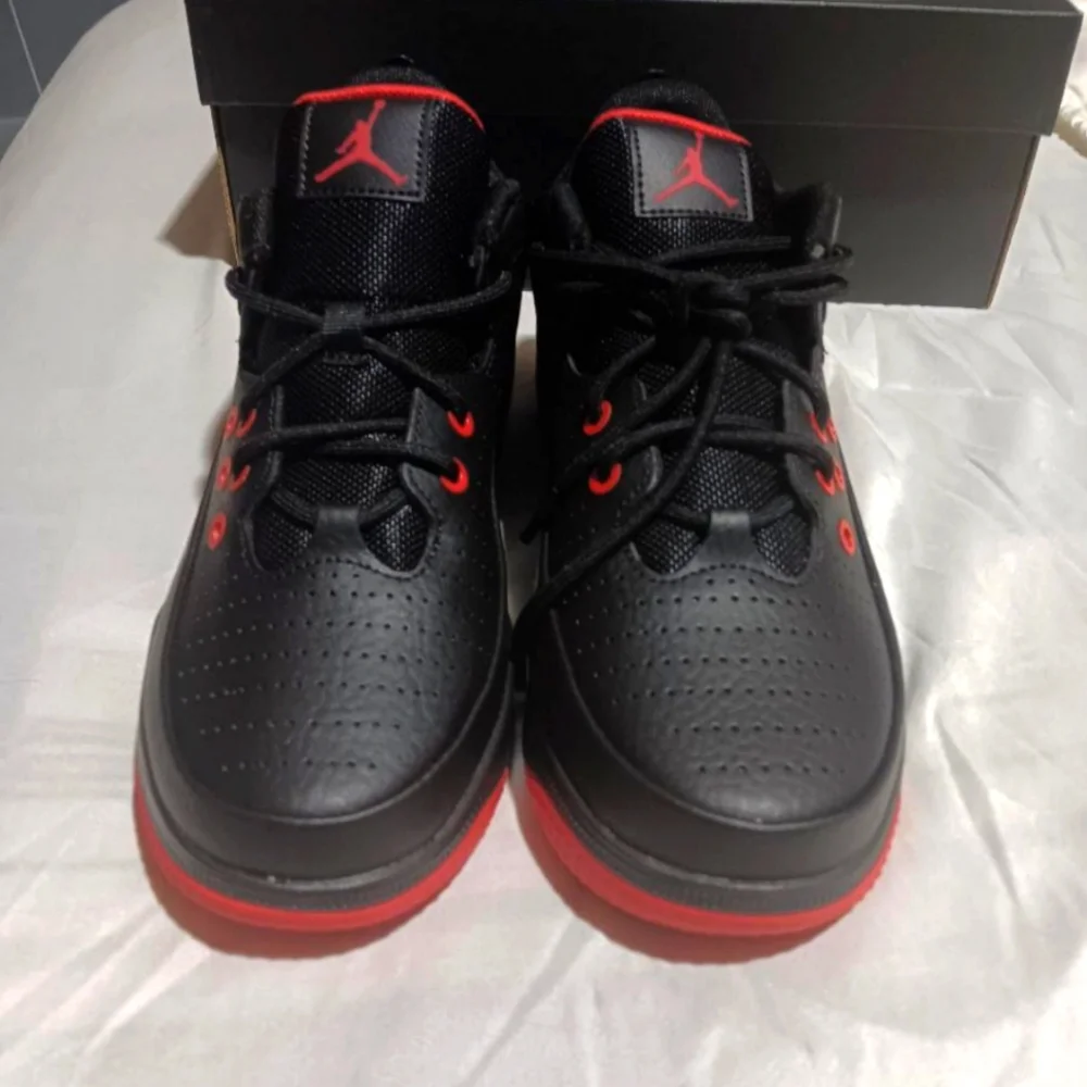 Nike Air Jordan Max Aura 5 - Picture 1 of 3